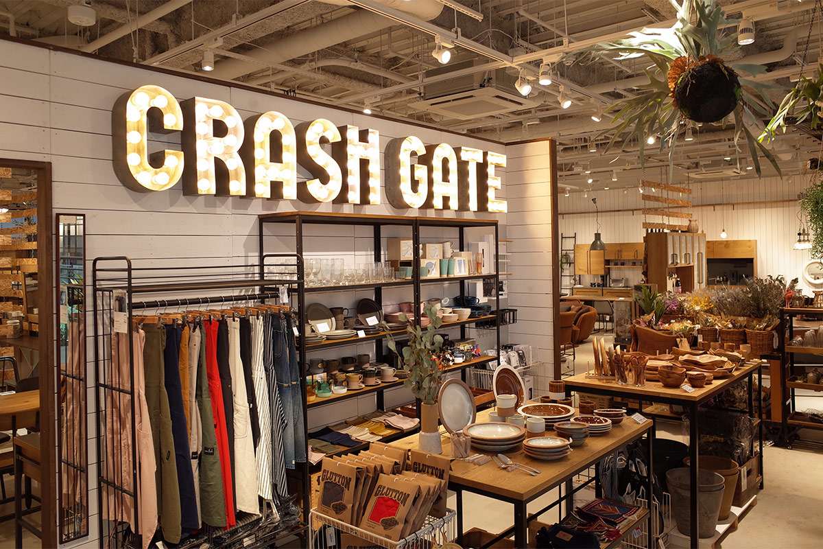 CRASHGATE福岡×関家具ショールーム店内写真1