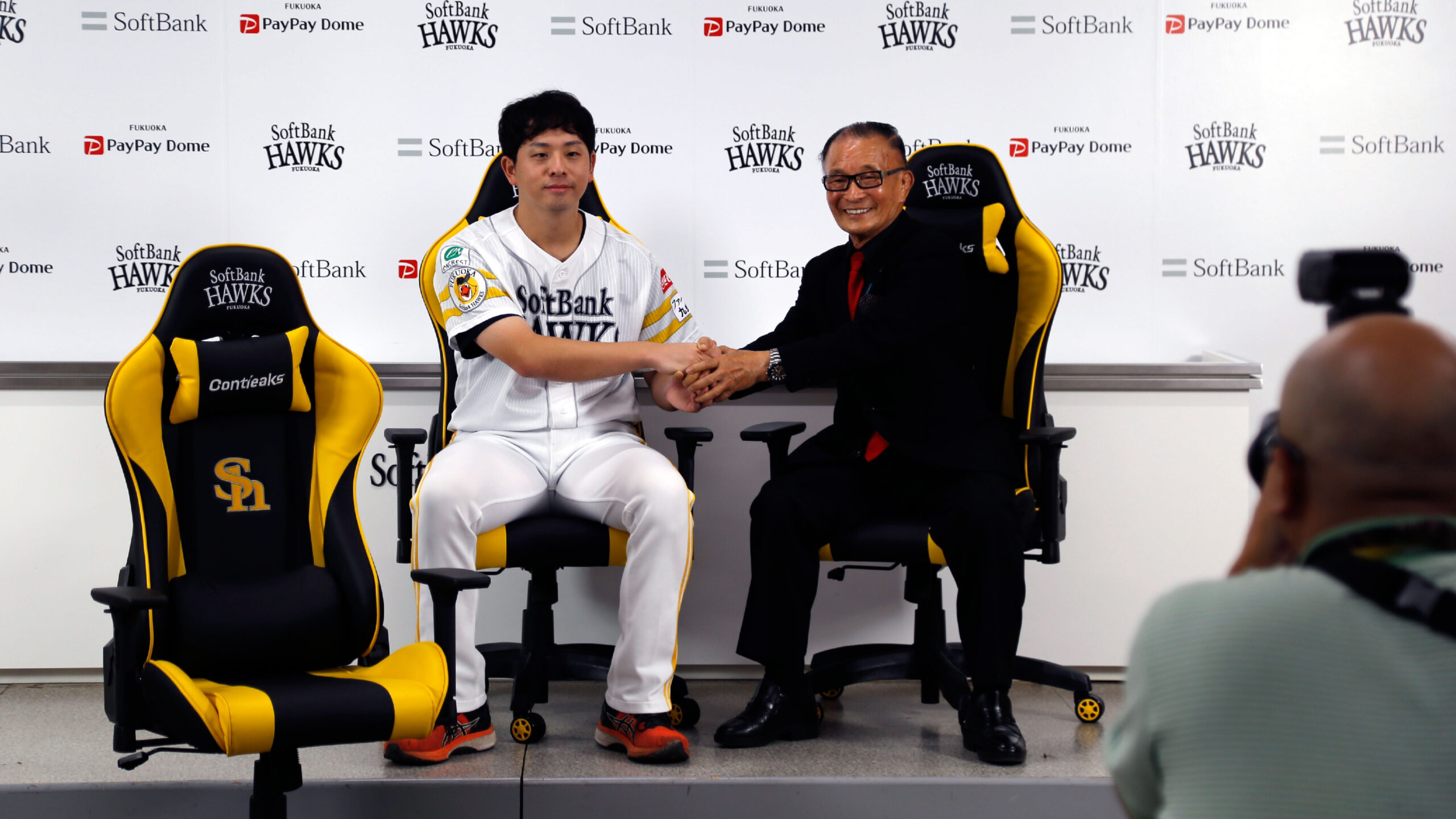 福岡ソフトバンクホークス コラボチェアを発表 - 株式会社 関家具